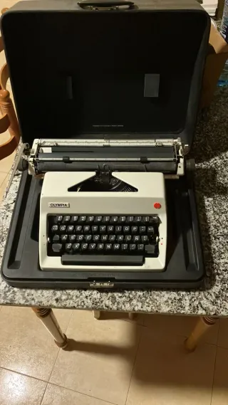 Máquina de escribir Olympia Vintage