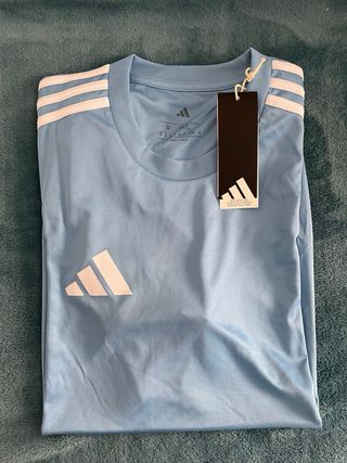 Conjunto Adidas Camiseta y Pantalón Talla M nuevos