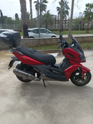 Kymco K-XCT Maxi Scooter Roja/Negra