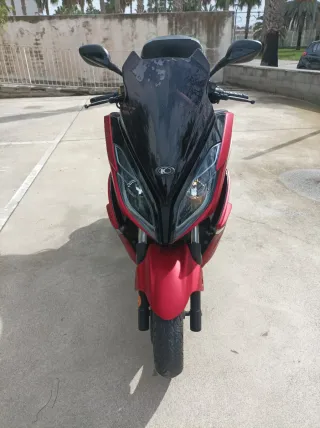 Kymco K-XCT Maxi Scooter Roja/Negra