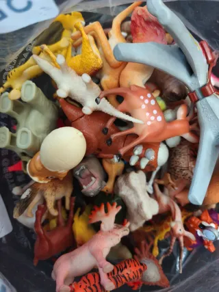 Lote animales de plástico