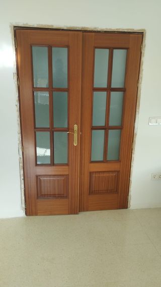 Puerta de madera interior
