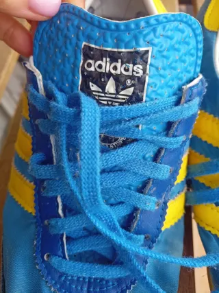 Zapatillas Adidas Azul y Amarillo