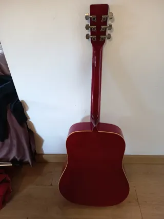 Guitarra Acústica con cuerdas nuevas y funda