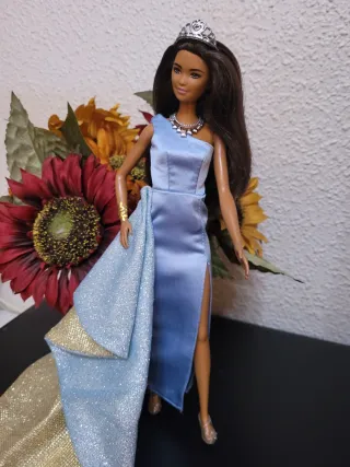 Muñeca Barbie con vestido de gala