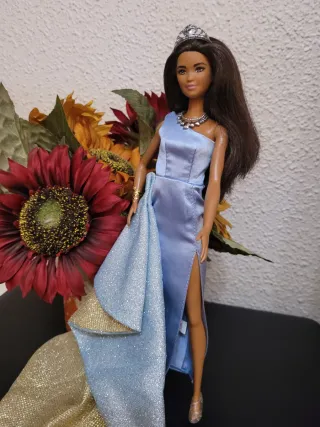 Muñeca Barbie con vestido de gala