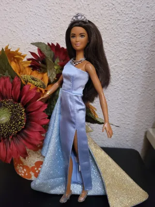 Muñeca Barbie con vestido de gala