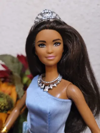 Muñeca Barbie con vestido de gala