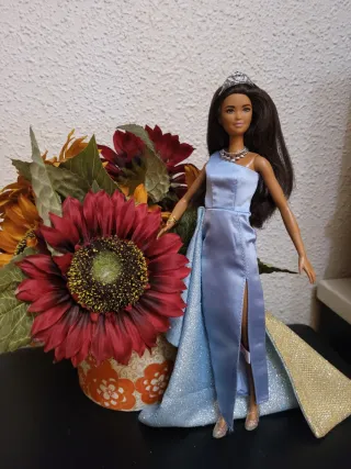 Muñeca Barbie con vestido de gala