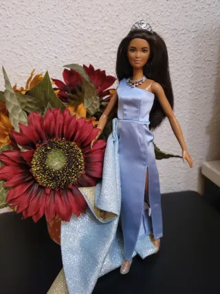 Muñeca Barbie con vestido de gala