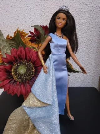 Muñeca Barbie con vestido de gala