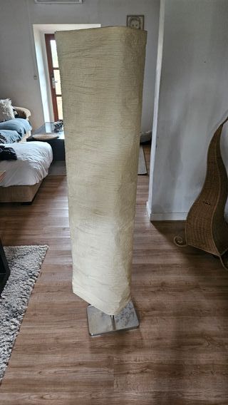 Lámpara de pie papel y metal