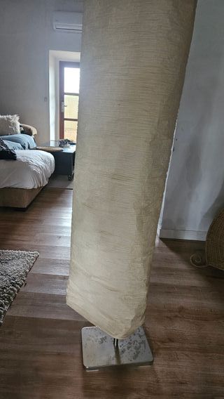 Lámpara de pie papel y metal