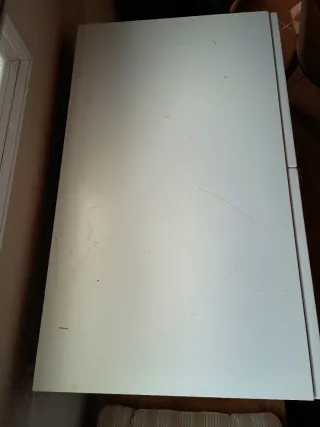 Mueble blanco con ruedas