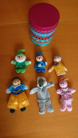 6 Títeres de dedo con cabeza madera y caja