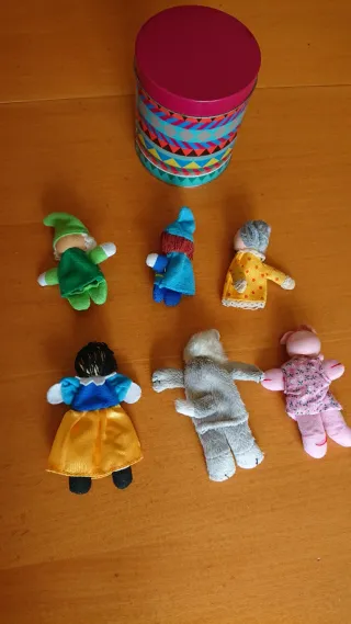 6 Títeres de dedo con cabeza madera y caja