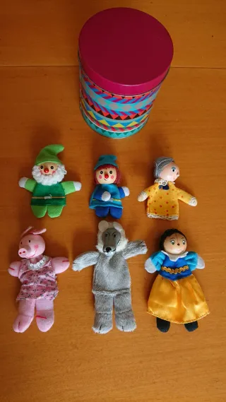 6 Títeres de dedo con cabeza madera y caja