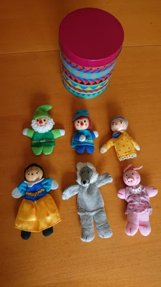 6 Títeres de dedo con cabeza madera y caja