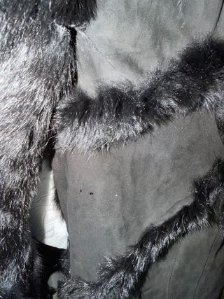 Abrigo negro con pelo