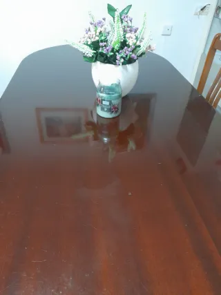 Mesa de comedor ovalada de madera