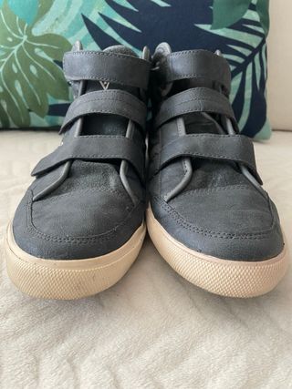 Botines Guess niño grises