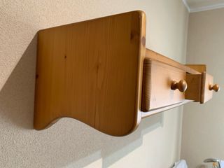 Balda de madera de pino con cajones