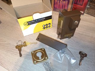 Cerradura Yale nueva en caja