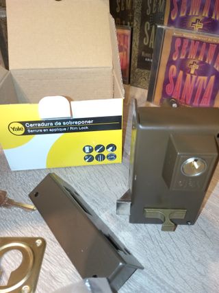 Cerradura Yale nueva en caja
