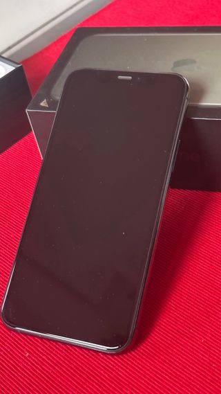 iPhone 11 Pro 256GB, funda megasafe + AirPods 1