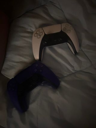 Consola PS5 + 2 Mandos (Morado y Blanco)