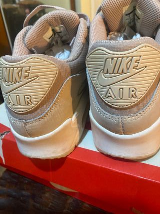 Nike Air Max 90 Essential