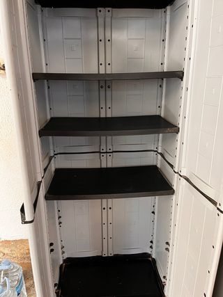 Mueble de plástico para herramientas