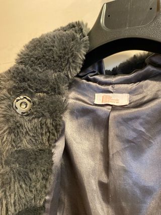 Cazadora corta de pelo sintético niña gris