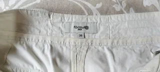 Falda blanca con bolsillos