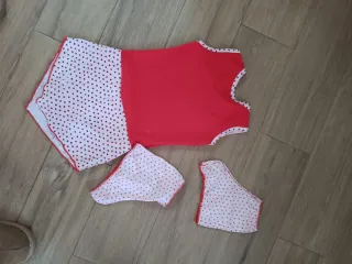 Maillot rosa y amarillo con flecos 25 euros todos