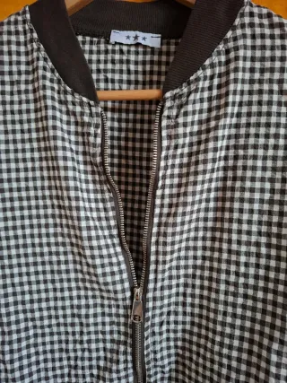 Cazadora cuadros blanco y negro ligera