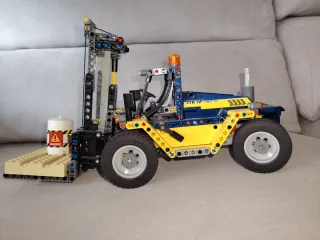 Modello Lego Technic Carrelli Elevatore