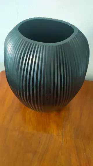 Vaso Guaxs soffiato a bocca nero