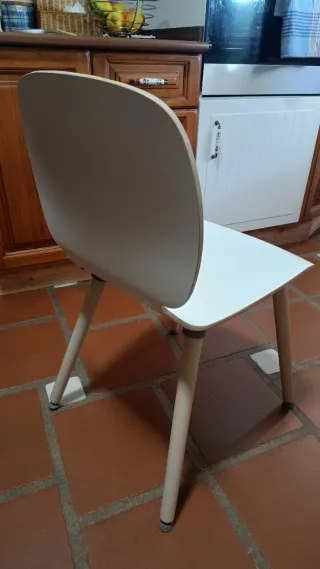 Silla blanca desmontable