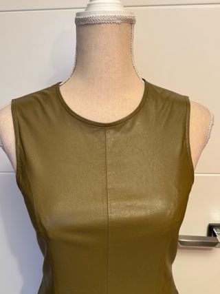 Vestido efecto piel Stradivarius verde