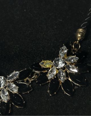 Collar flores cristal negro y dorado