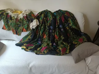 Traje de Fallera Negro con Bordados