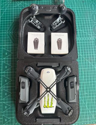 DJI Spark Drone con accesorios