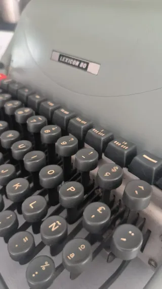Máquina de Escribir Hispano Olivetti Lexicon 80