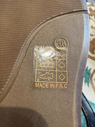 Sandalias K-mantisa Flores Negras y Doradas