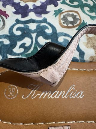 Sandalias K-mantisa Flores Negras y Doradas