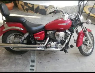 Yamaha XVS 250 Cruiser Roja