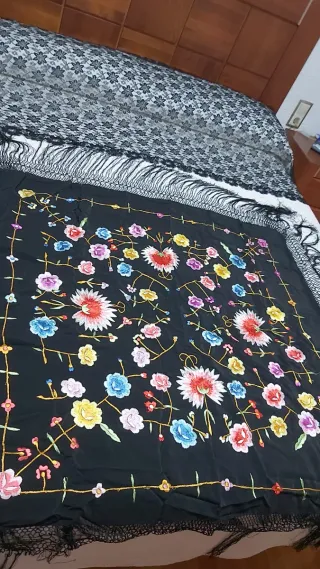Mantón de Manila y Mantilla Infantil