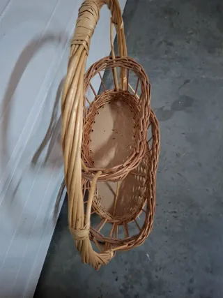 Cesta de mimbre decorativa