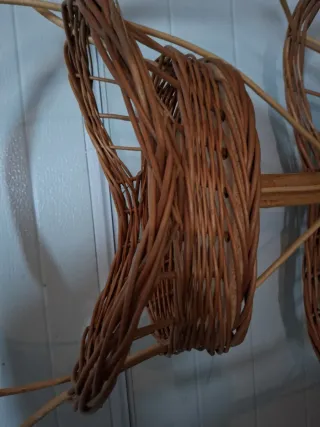 Cesta de mimbre decorativa